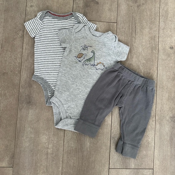 0-3 Month Baby Boy three piece matching outfit set - Picture 2 of 9